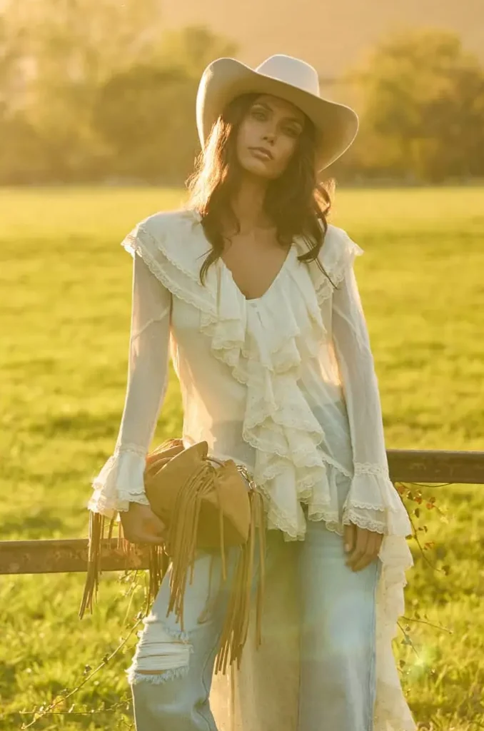 modelo-de-moda-con-marco-paspartu-2