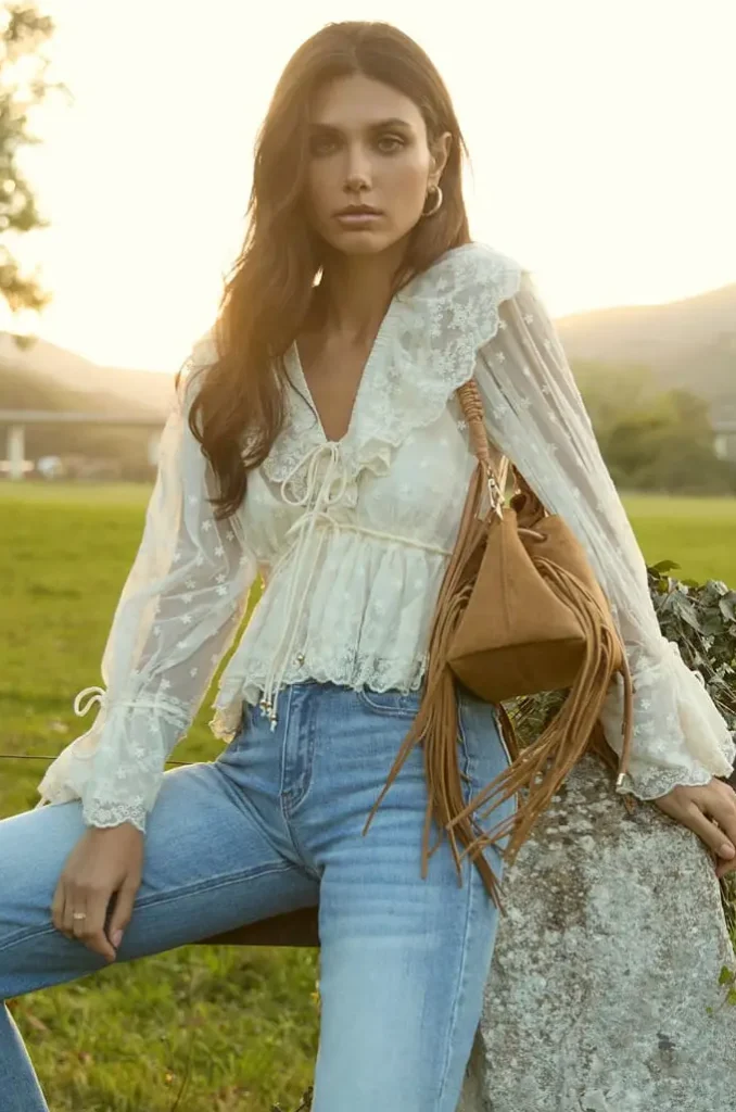 modelo-de-moda-con-marco-paspartu-4