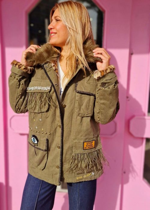 Chaqueta parches tachuelas kaki