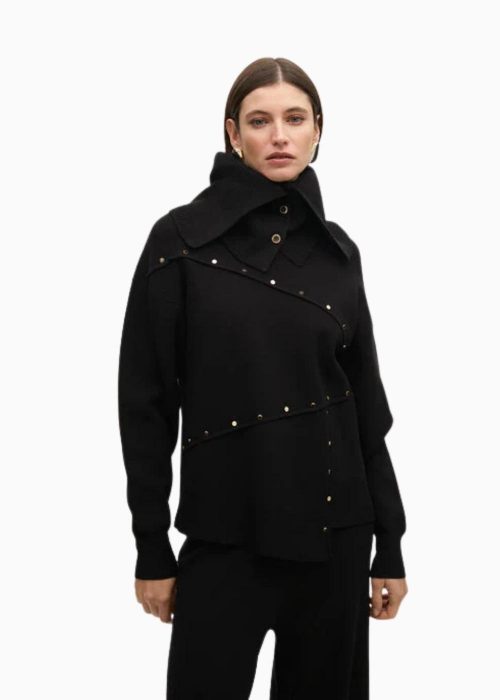 Jersey desectructurado detalle tachas negro Lola Casademunt