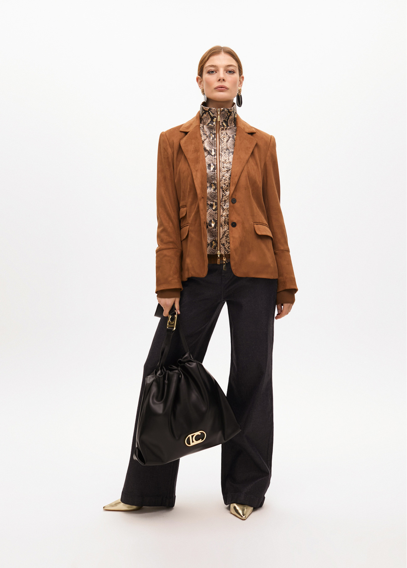 Americana camel antelina con efecto chaleco snake Lola Casademunt - Imagen 4