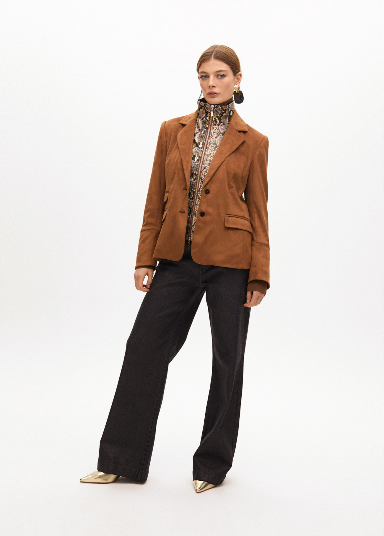 Americana camel antelina con efecto chaleco snake Lola Casademunt - Imagen 6