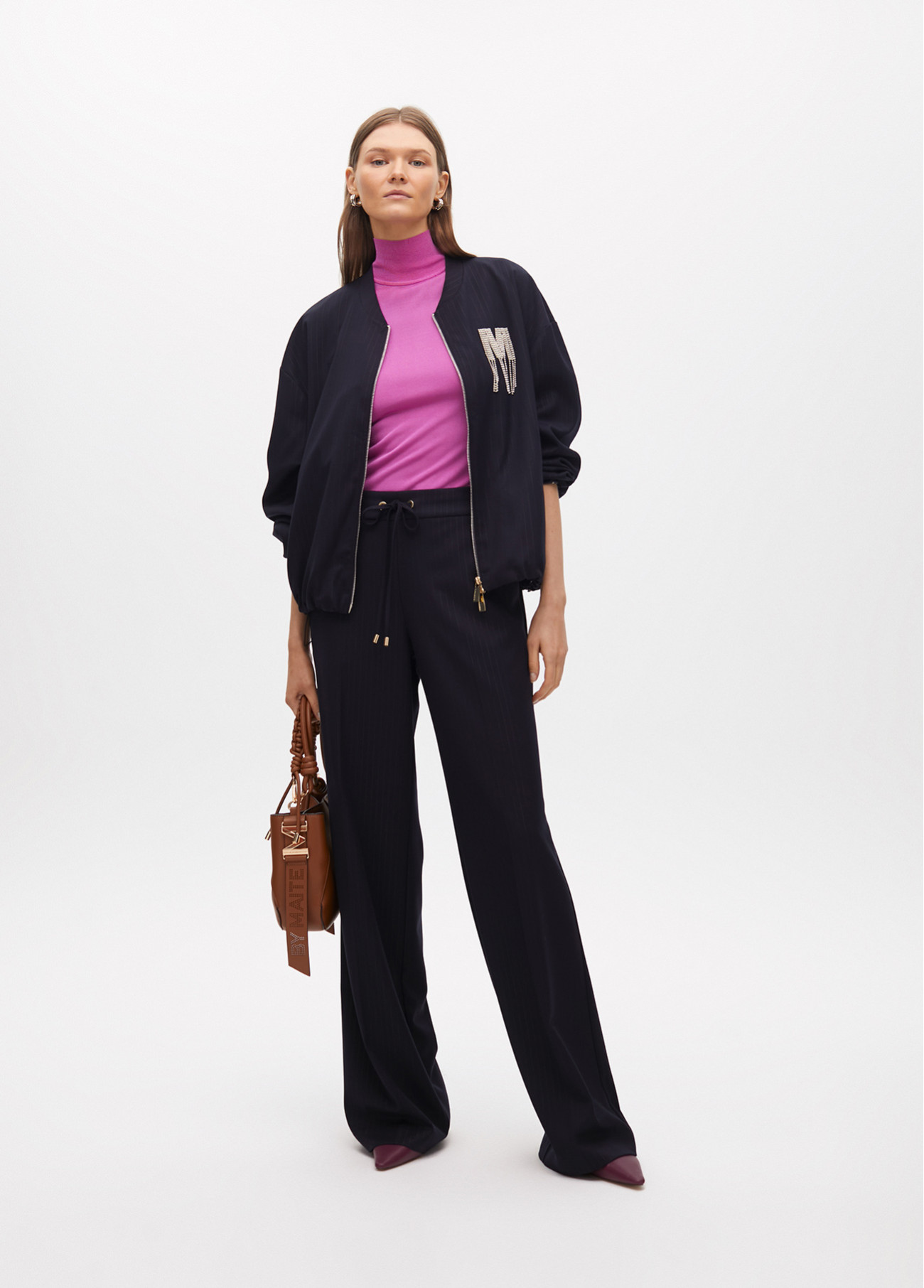 Bomber azul raya diplomática detalle joya Lola Casademunt - Imagen 2