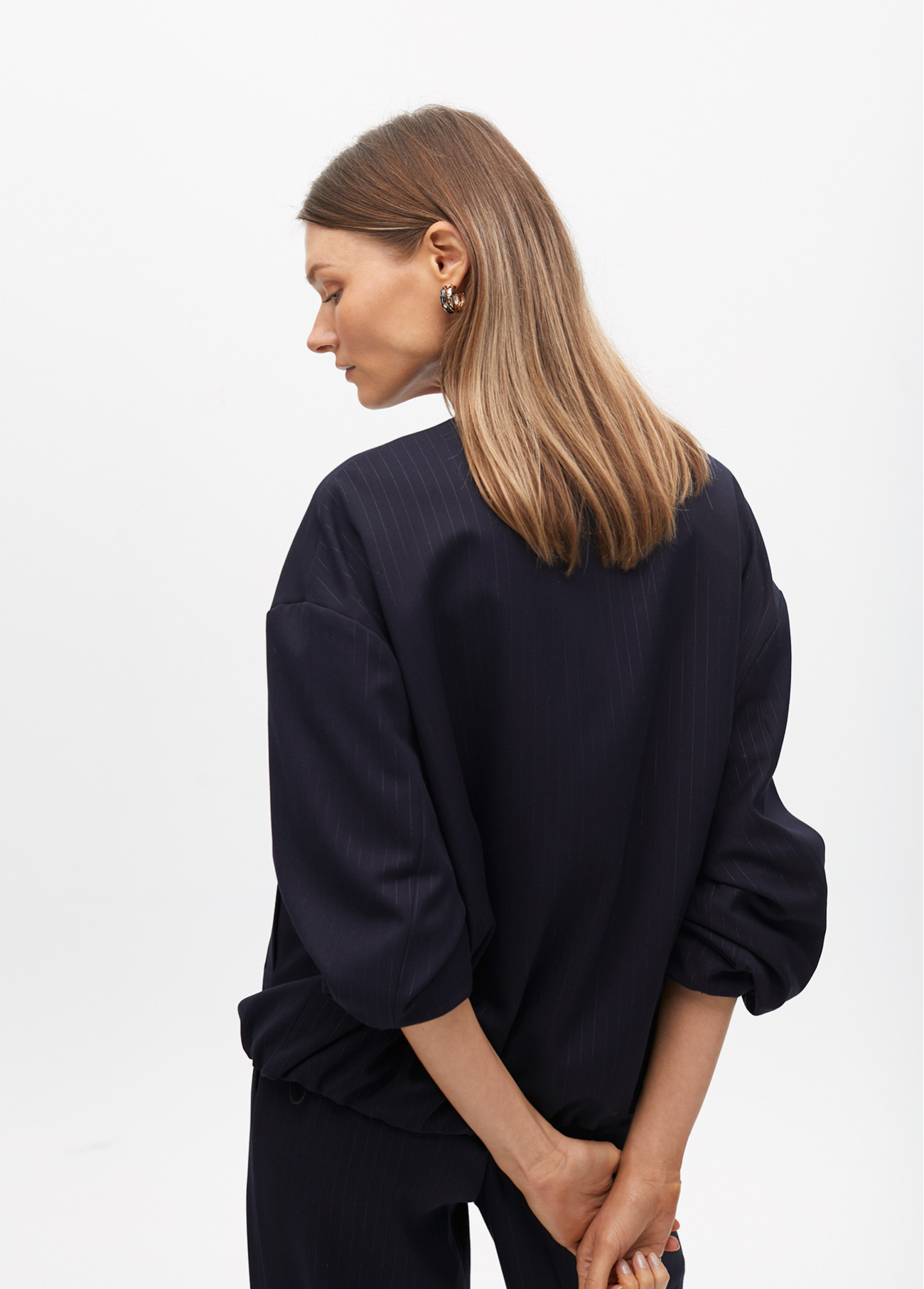 Bomber azul raya diplomática detalle joya Lola Casademunt - Imagen 6