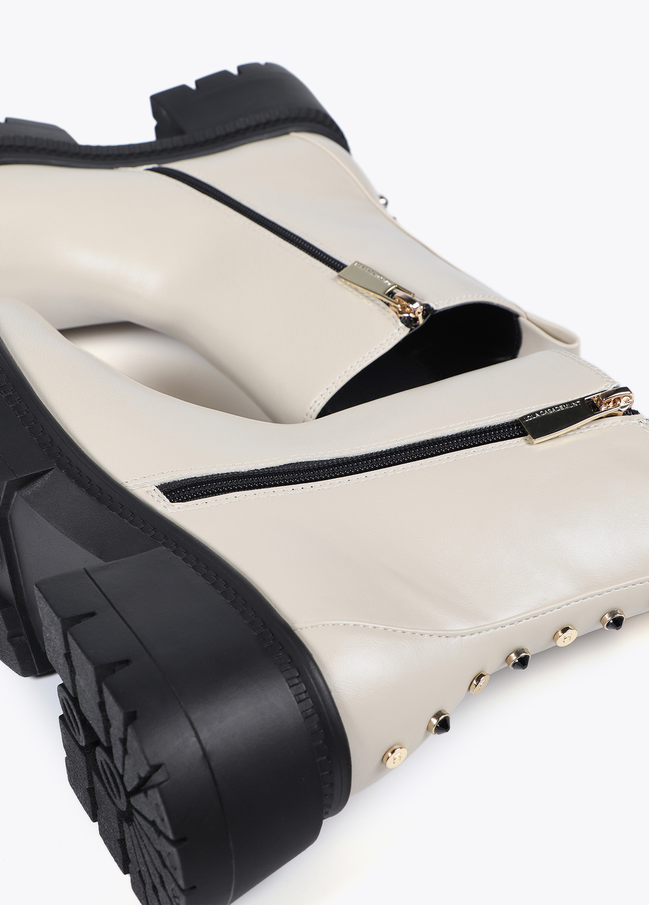 Botin crudo suela track detalles dorados Lola Casademunt - Imagen 6