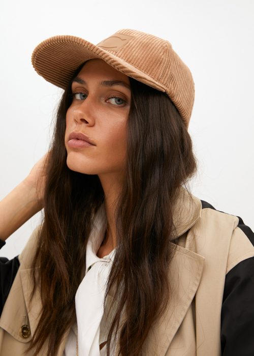 Visera gorra pana beige logo LC Lola Casademunt