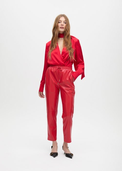 Pantalón jogger efecto piel Rojo Lola Casademunt