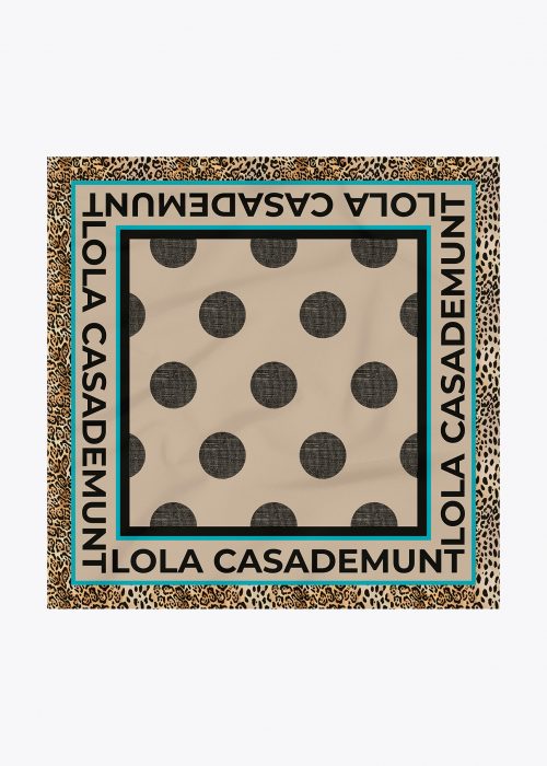 Pañuelo estampado topos y logo Lola Casademunt