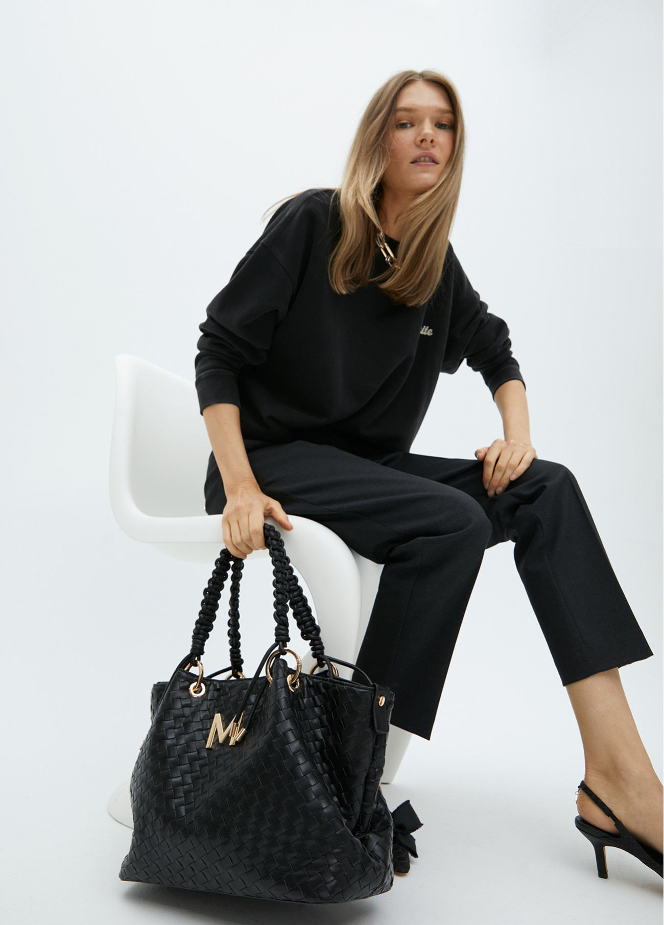 Shopper material trenzado efecto piel Negro Lola Casademunt - Imagen 2