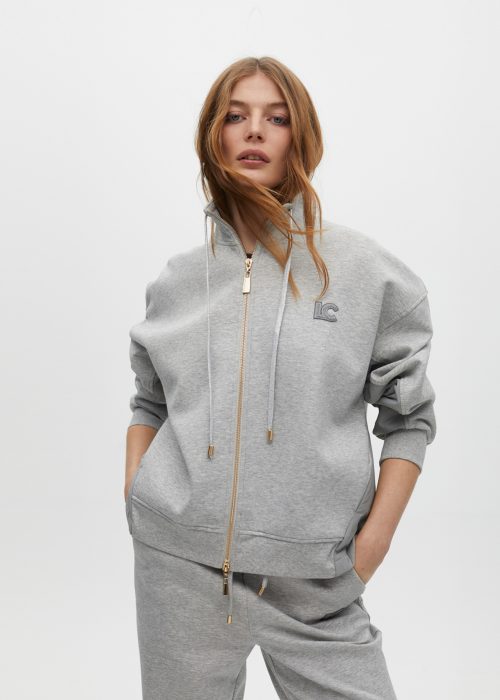 Sudadera gris detalle lateral Lola Casademunt