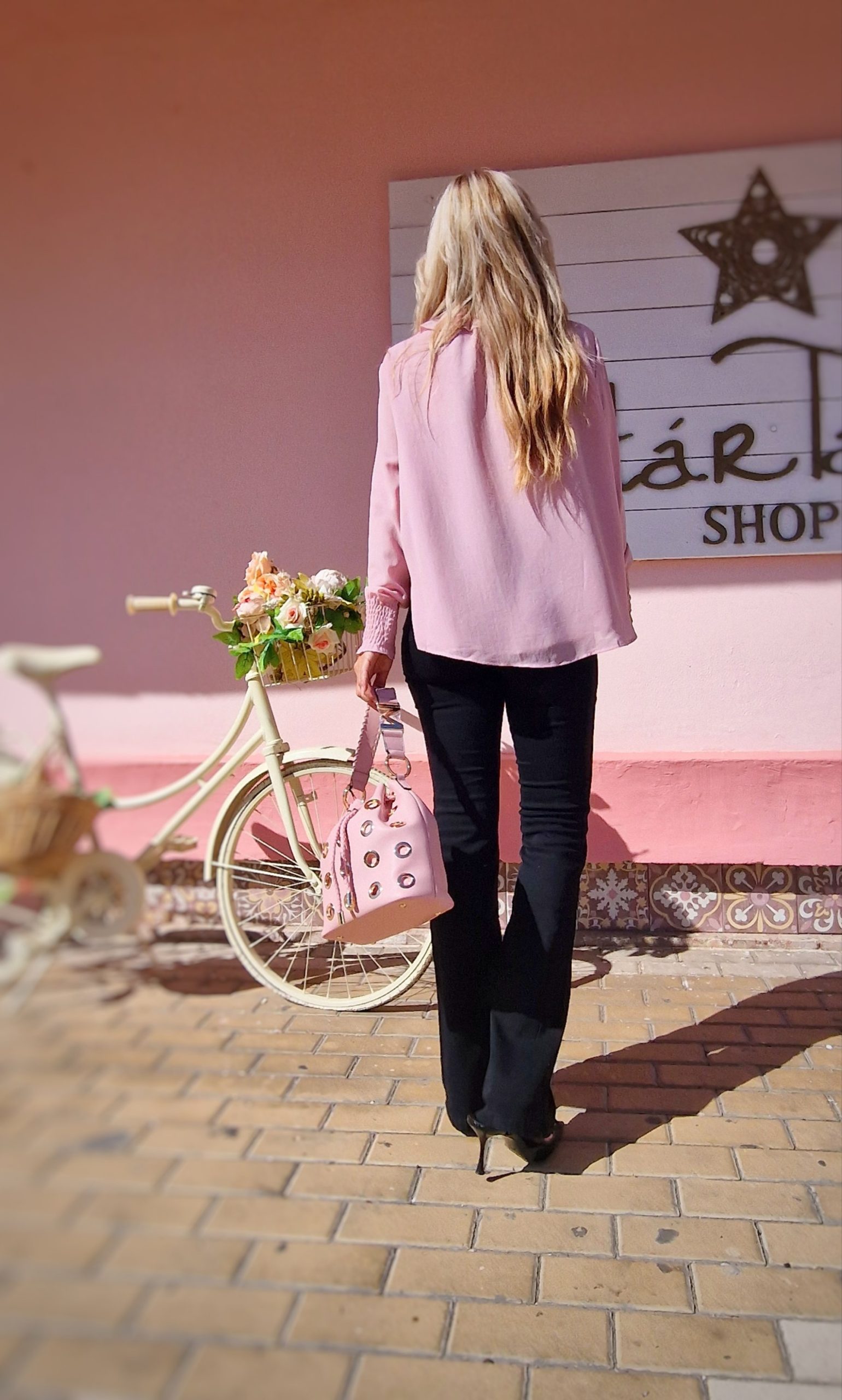 Jeans negros ojales Roka - Imagen 4