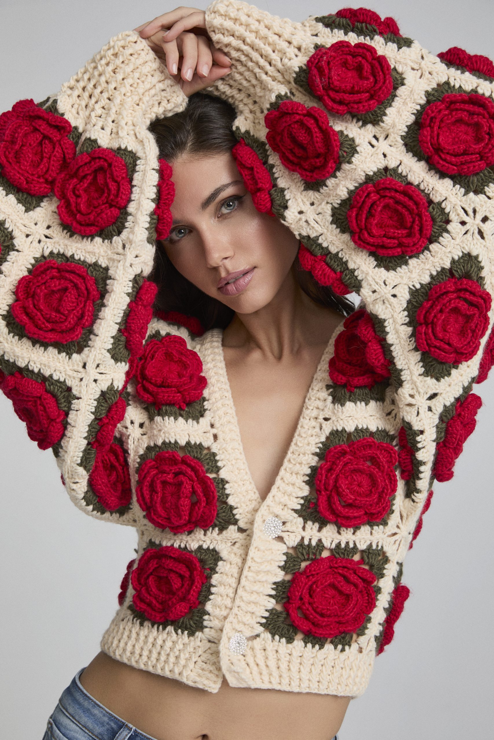Cardigan Red Roses Fetiche Suances - Imagen 4