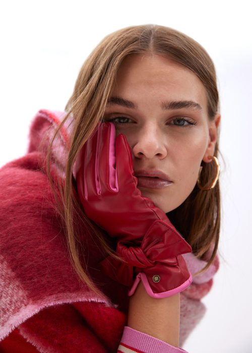 Guante efecto piel con lazo Rojo Rosa Lola Casademunt