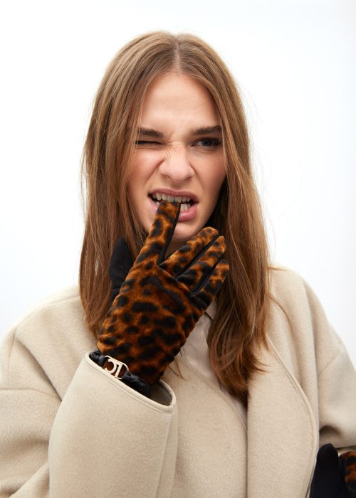 Guantes animal print Lola Casademunt