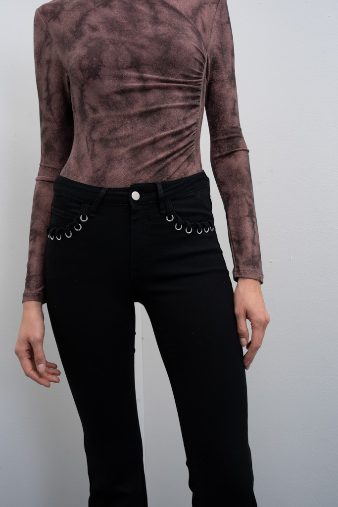 Jeans negros ojales Roka - Imagen 6