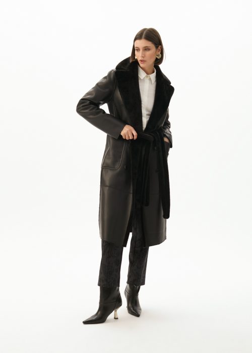 manteau-long-noir-en-plumes
